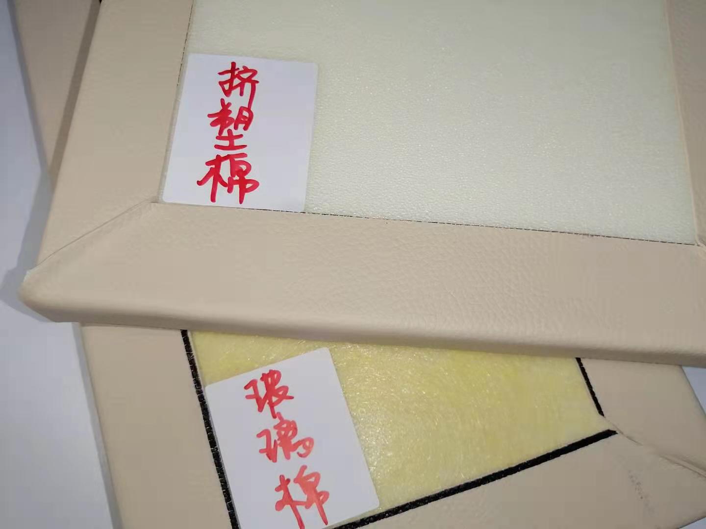 防撞软包内芯对比展示,挤塑棉与玻璃棉填充的皮革软包墙板样品,适用于办案区审讯室防撞工程